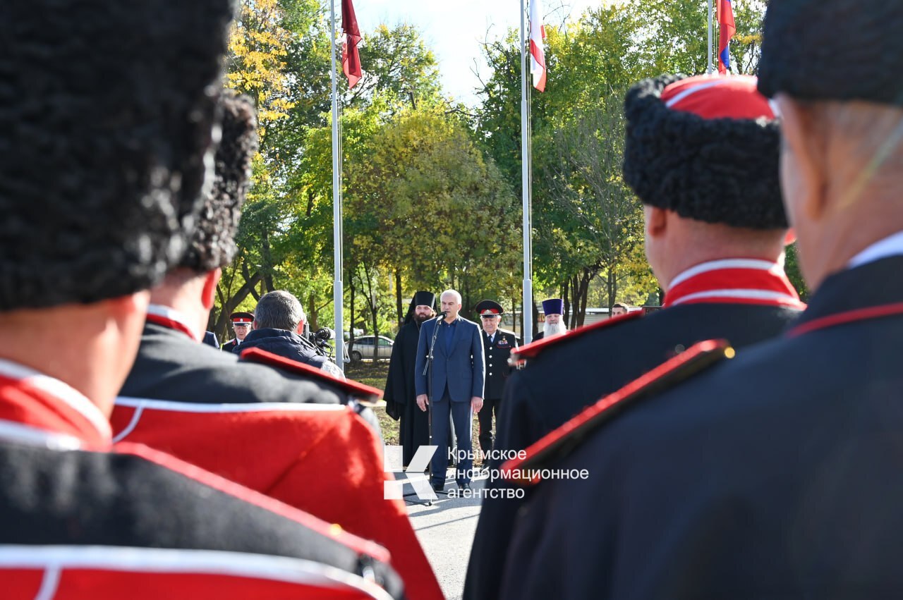 В Керчи открыли часовню-памятник во имя Пресвятой Богородицы при храме апостола Андрея Первозванного и в память об участии кубанских казаков в мероприятиях по воссоединению Крыма с Россией в 2014 году В Керчи открыли часовню-памятник во имя Пресвятой Богородицы при храме апостола Андрея Первозванного и в память об участии кубанских казаков в мероприятиях по воссоединению Крыма с Россией в 2014 году
