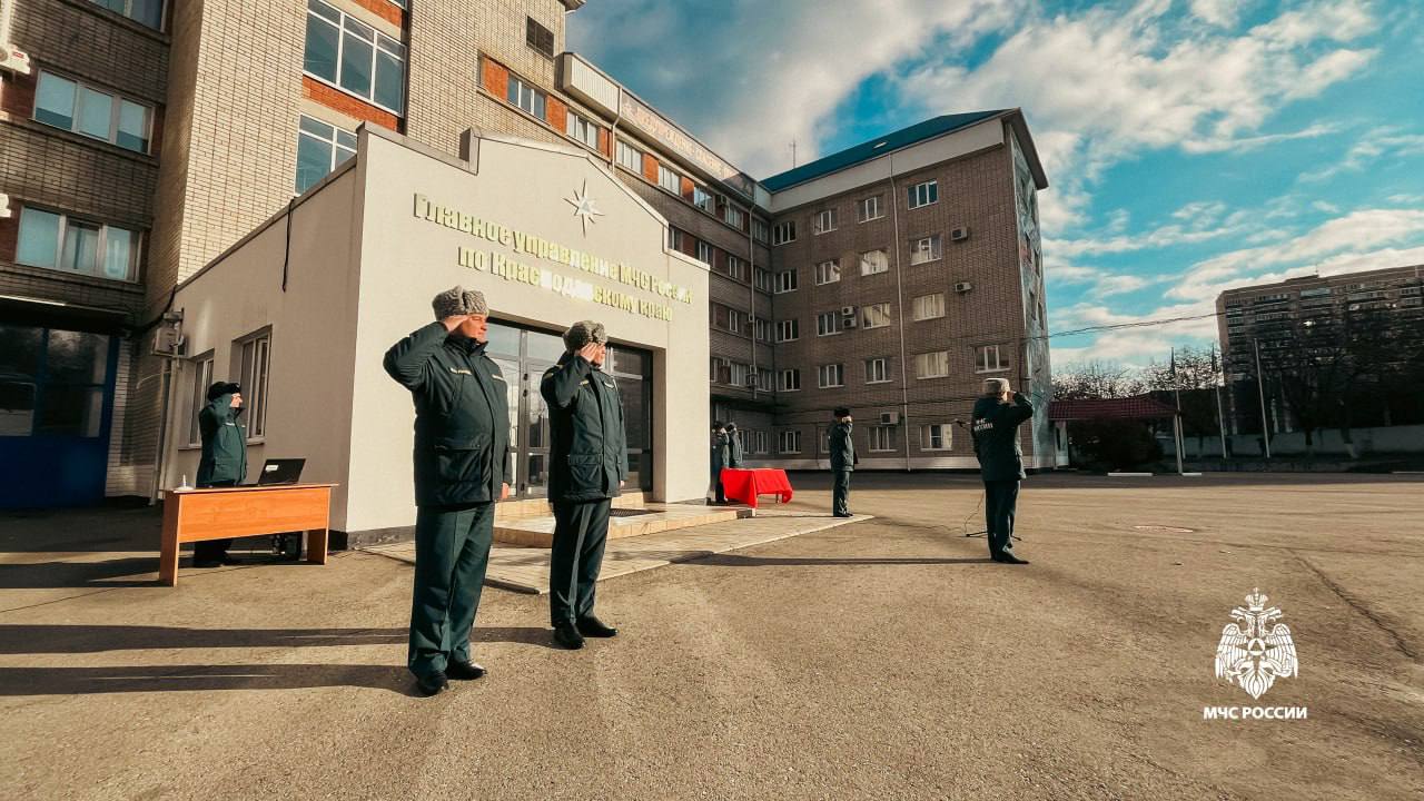 В Главном управлении прошло торжественное построение в честь Дня народного единства