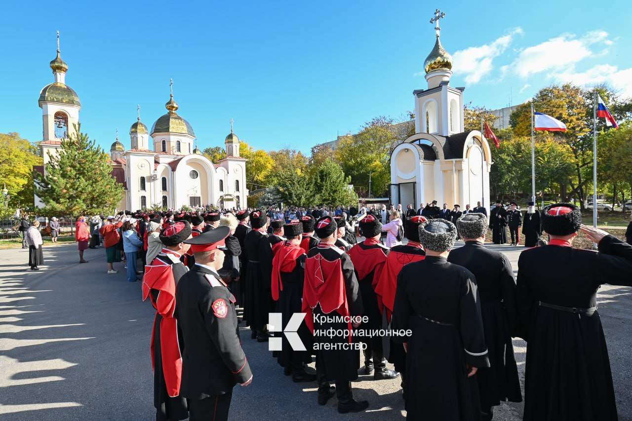 В Керчи открыли часовню-памятник во имя Пресвятой Богородицы при храме апостола Андрея Первозванного и в память об участии кубанских казаков в мероприятиях по воссоединению Крыма с Россией в 2014 году В Керчи открыли часовню-памятник во имя Пресвятой Богородицы при храме апостола Андрея Первозванного и в память об участии кубанских казаков в мероприятиях по воссоединению Крыма с Россией в 2014 году