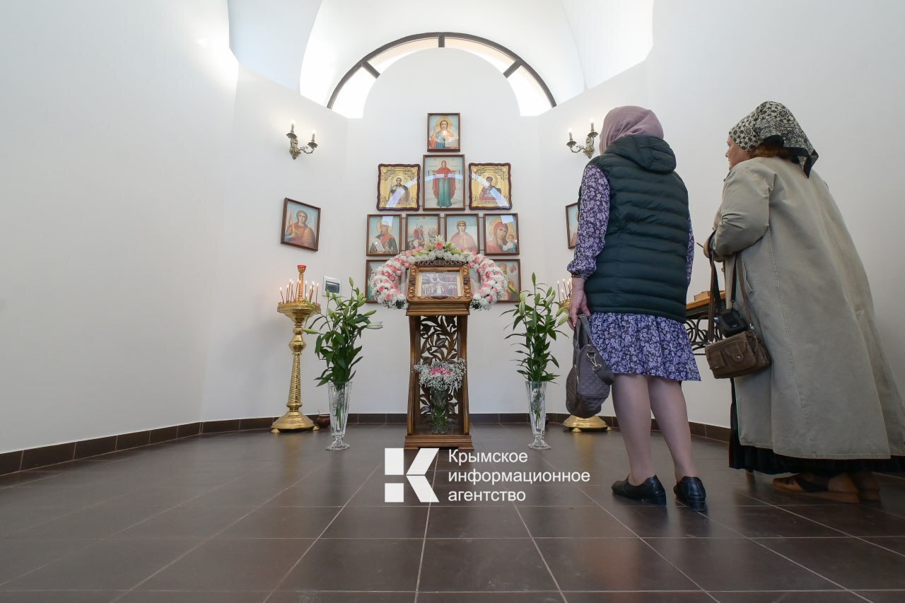 В Керчи открыли часовню-памятник во имя Пресвятой Богородицы при храме апостола Андрея Первозванного и в память об участии кубанских казаков в мероприятиях по воссоединению Крыма с Россией в 2014 году В Керчи открыли часовню-памятник во имя Пресвятой Богородицы при храме апостола Андрея Первозванного и в память об участии кубанских казаков в мероприятиях по воссоединению Крыма с Россией в 2014 году