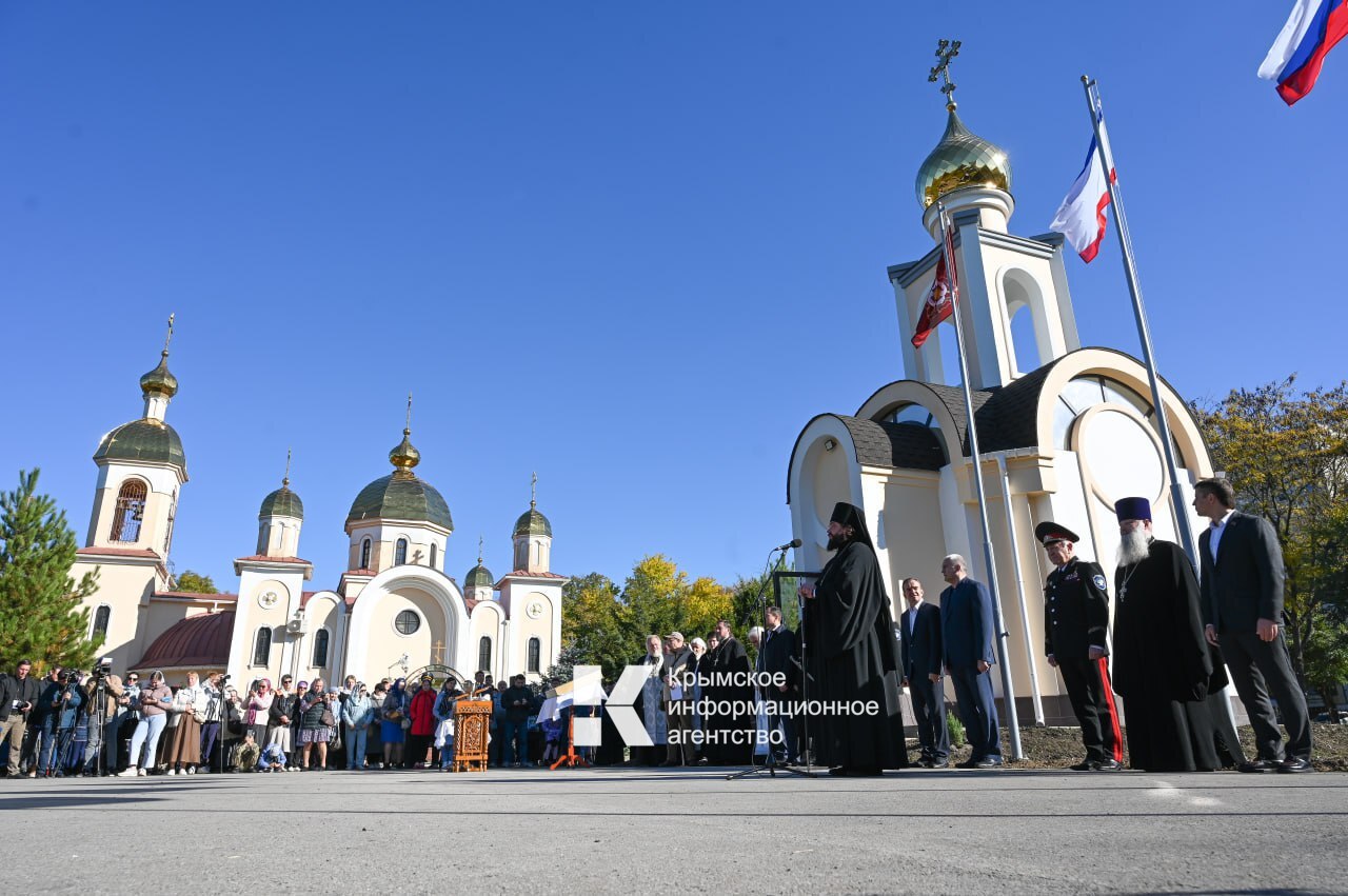 В Керчи открыли часовню-памятник во имя Пресвятой Богородицы при храме апостола Андрея Первозванного и в память об участии кубанских казаков в мероприятиях по воссоединению Крыма с Россией в 2014 году В Керчи открыли часовню-памятник во имя Пресвятой Богородицы при храме апостола Андрея Первозванного и в память об участии кубанских казаков в мероприятиях по воссоединению Крыма с Россией в 2014 году