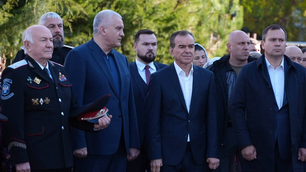 Вениамин Кондратьев: В Керчи при храме апостола Андрея Первозванного освятили часовню, которую открыли в память об участии кубанских казаков в Крымской весне Вениамин Кондратьев: В Керчи при храме апостола Андрея Первозванного освятили часовню, которую открыли в память об участии кубанских казаков в Крымской весне