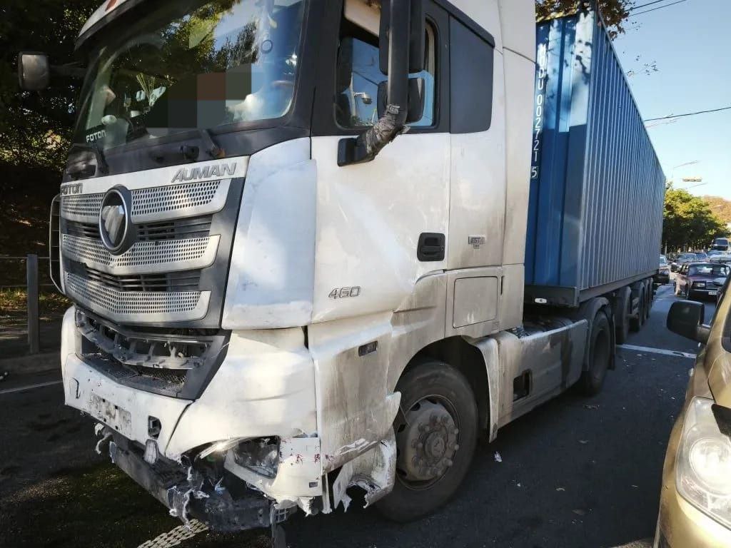 2 детей пострадали в ДТП с большегрузом в Сочи 2 детей пострадали в ДТП с большегрузом в Сочи