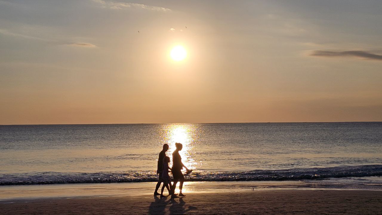 Однажды Георгий смотрел, как некоторые города и страны жаловались на туристов