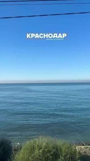 На календаре - осень, а смотришь на море - кажется, что лето