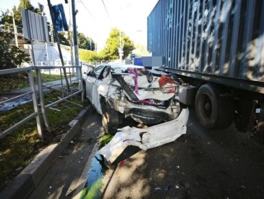 В Лазаревском в ДТП с грузовиком пострадали двое детей