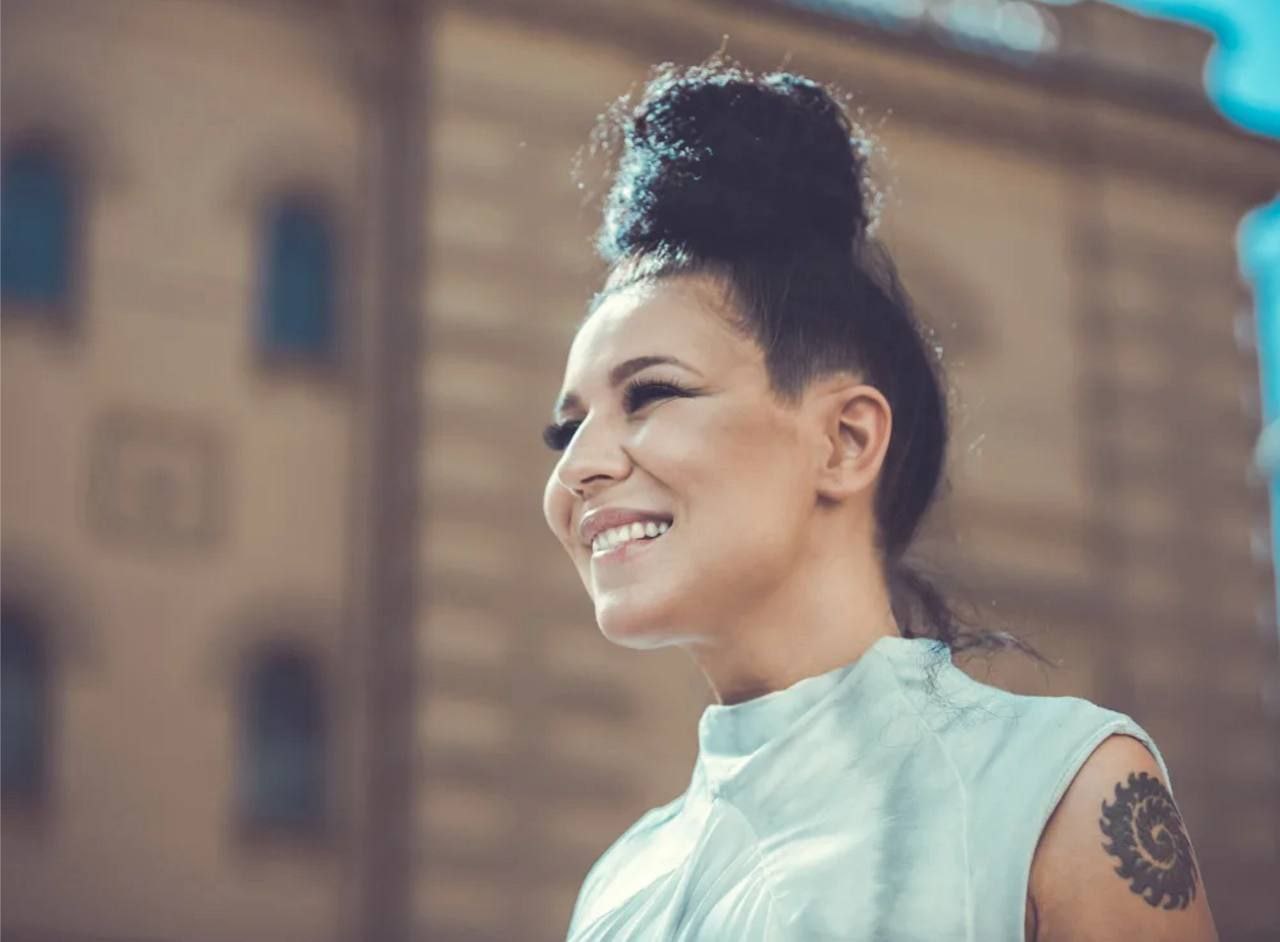 Певица Ёлка во время выступления на российском «Золотом граммофоне» в Москве убрала упоминание Украины из песни «Прованс»