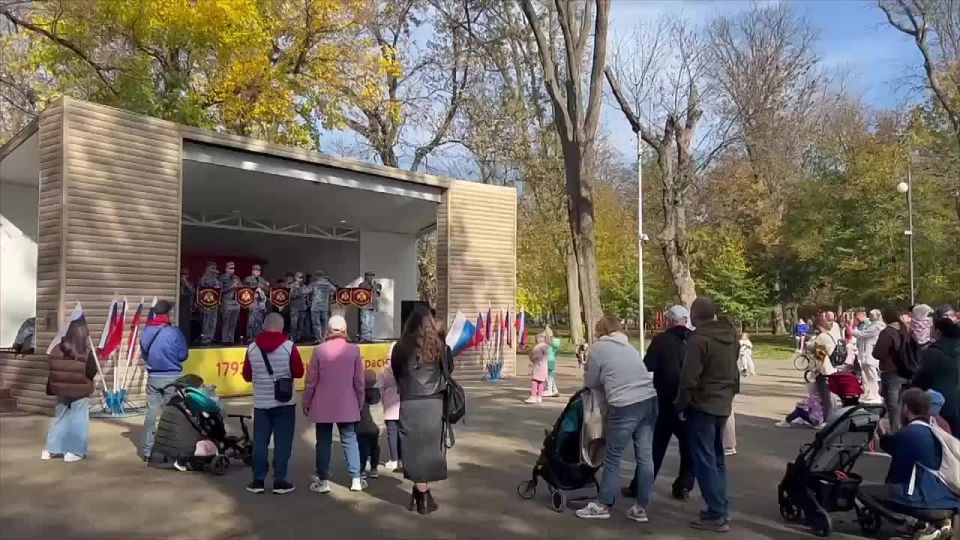 В парках Краснодара сегодня проходят различные мероприятия ко Дню народного единства