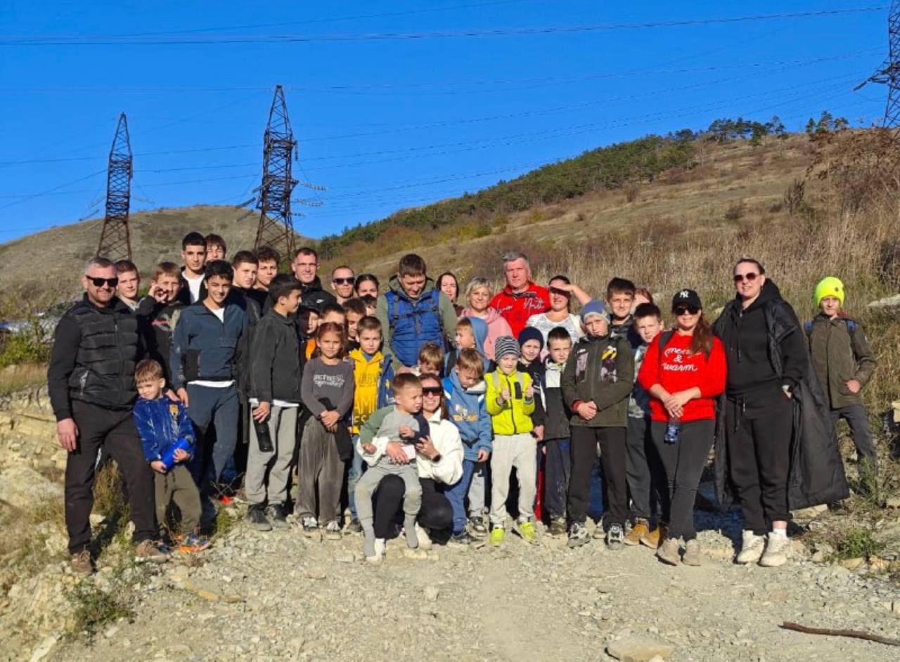 Воспитанники Центра казачьей молодежи «Ермак» совершили патриотический поход по живописным окрестностям Новороссийска Воспитанники Центра казачьей молодежи «Ермак» совершили патриотический поход по живописным окрестностям Новороссийска