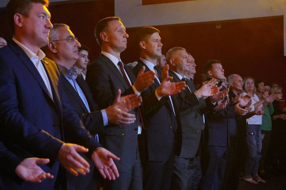 Андрей Кравченко: Сила России в сплоченности населяющих ее народов – главная идея фестиваля национальных культур «Новороссияне», который в этом году прошел в 33-й раз Андрей Кравченко: Сила России в сплоченности населяющих ее народов – главная идея фестиваля национальных культур «Новороссияне», который в этом году прошел в 33-й раз