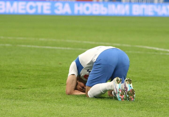 В Забайкалье здание загорелось из-за голубиного помёта, тренер сербского футбольного клуба потерял сознание во время матча и умер: что произошло, пока вы спали