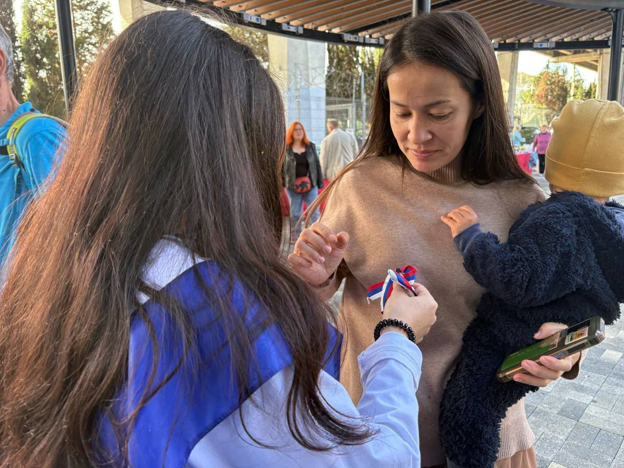 В День народного единства молодежь Сочи присоединилась к Всероссийской акции «Триколор» В День народного единства молодежь Сочи присоединилась к Всероссийской акции «Триколор»