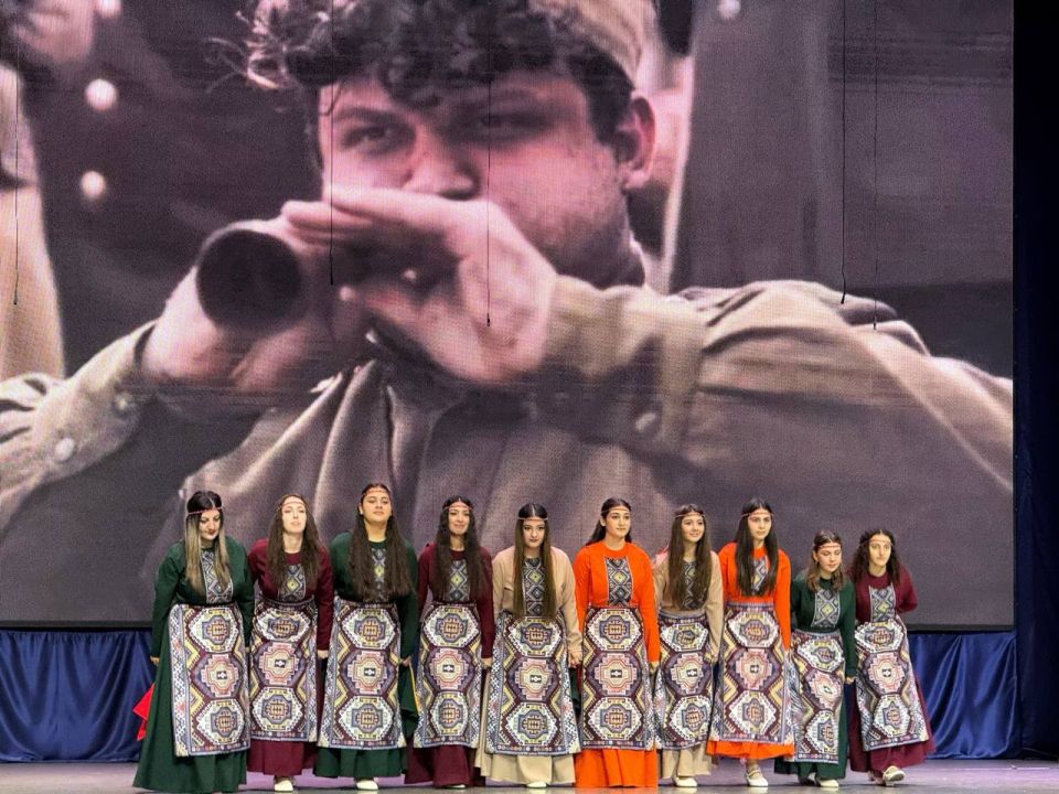 Сегодня, в День народного единства и праздника Казанской иконы Божией Матери, в Ейском городском дворце культуры им. А.А. Колесникова состоялась праздничная программа «Народы едины под солнцем России» Сегодня, в День народного единства и праздника Казанской иконы Божией Матери, в Ейском городском дворце культуры им. А.А. Колесникова состоялась праздничная программа «Народы едины под солнцем России»