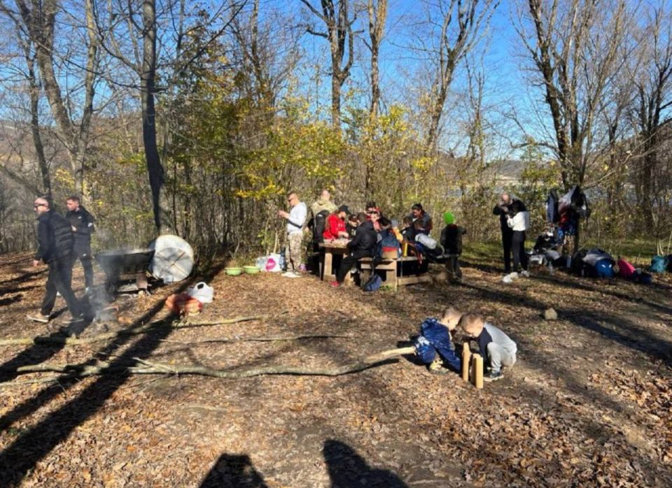 Воспитанники Центра казачьей молодежи «Ермак» совершили патриотический поход по живописным окрестностям Новороссийска Воспитанники Центра казачьей молодежи «Ермак» совершили патриотический поход по живописным окрестностям Новороссийска