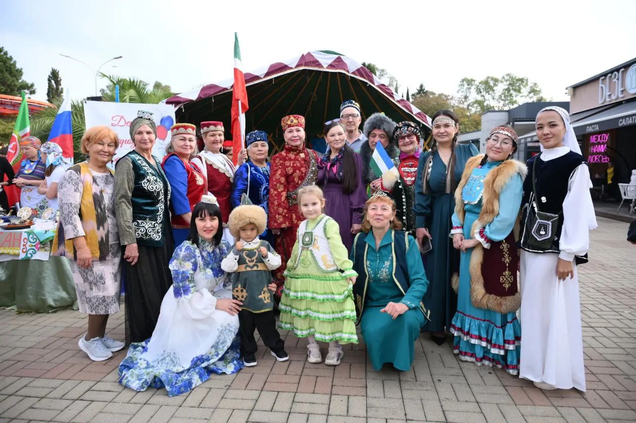 В Адлерском районе Сочи в День народного единства состоялся фестиваль национальных культур "Мы едины" В Адлерском районе Сочи в День народного единства состоялся фестиваль национальных культур "Мы едины"