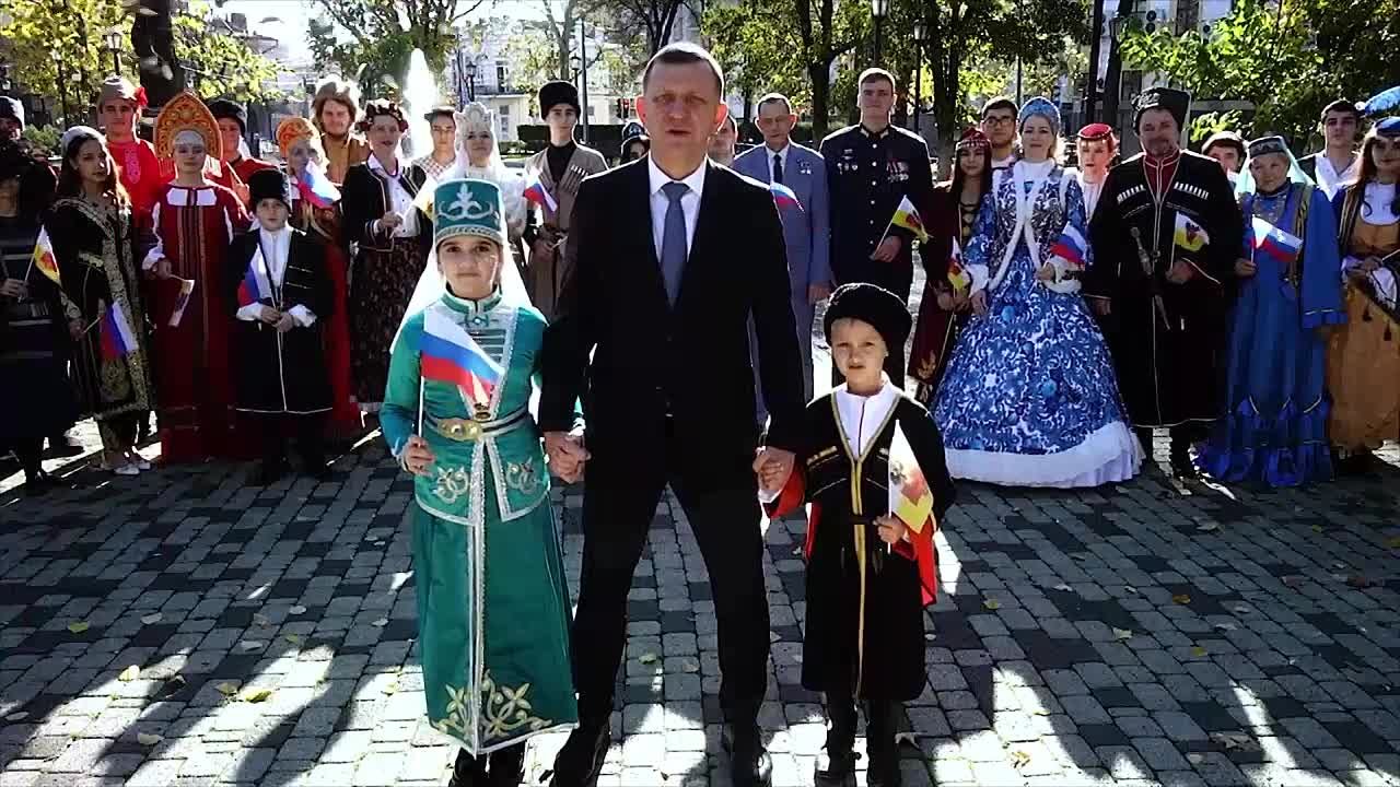 Глава Краснодара Евгений Наумов обратился к жителям города и всей России в День народного единства