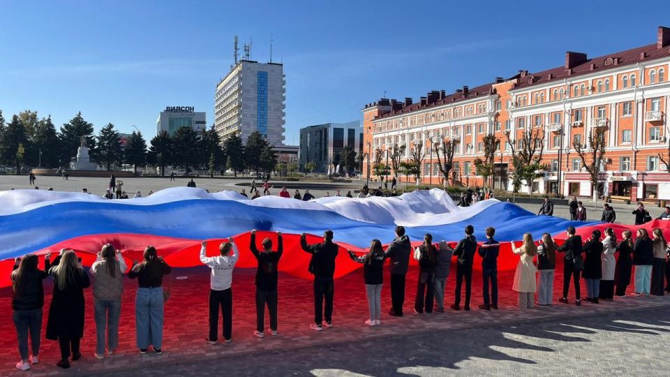 ФЛАГ РОССИИ - СИМВОЛ НАШЕГО ЕДИНСТВА