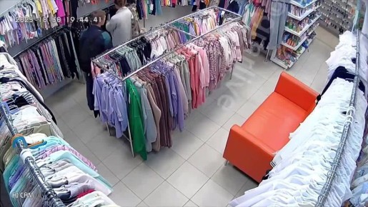 В хозяйстве пригодится. Камеры наблюдения засняли одну парочку с недобрыми намерениями