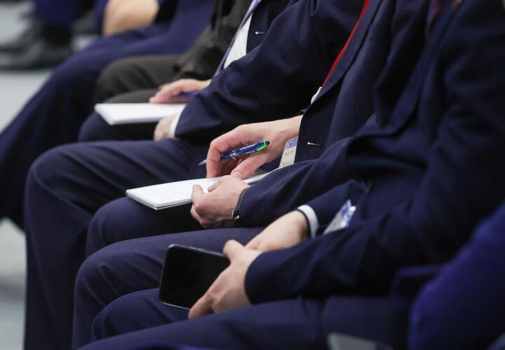 В каких регионах России средняя зарплата больше 100 тысяч рублей?