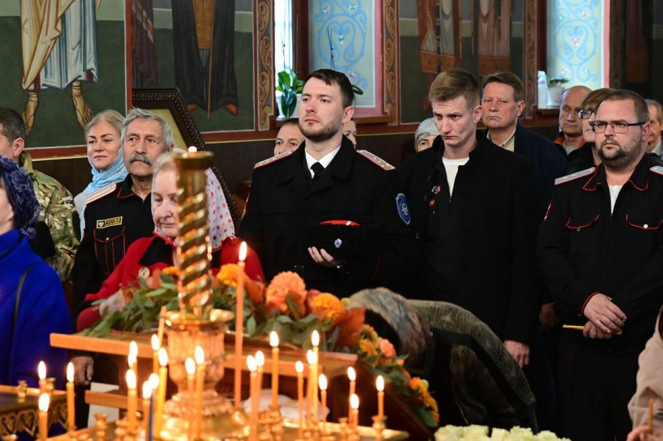 Андрей Кравченко: Сегодняшнее утро празднично вдвойне: вместе с Днем народного единства православные верующие отмечают День Казанской иконы Божией Матери, которая является одной из самых чтимых в Русской православной церкви Андрей Кравченко: Сегодняшнее утро празднично вдвойне: вместе с Днем народного единства православные верующие отмечают День Казанской иконы Божией Матери, которая является одной из самых чтимых в Русской православной церкви