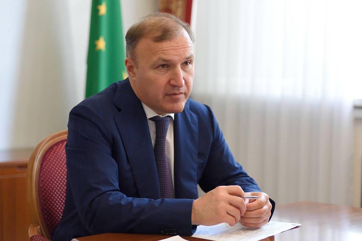 ГЛАВА РЕСПУБЛИКИ АДЫГЕЯ МУРАТ КУМПИЛОВ ПОЗДРАВИЛ ЖИТЕЛЕЙ АРМАВИРА С ДНЕМ НАРОДНОГО ЕДИНСТВА