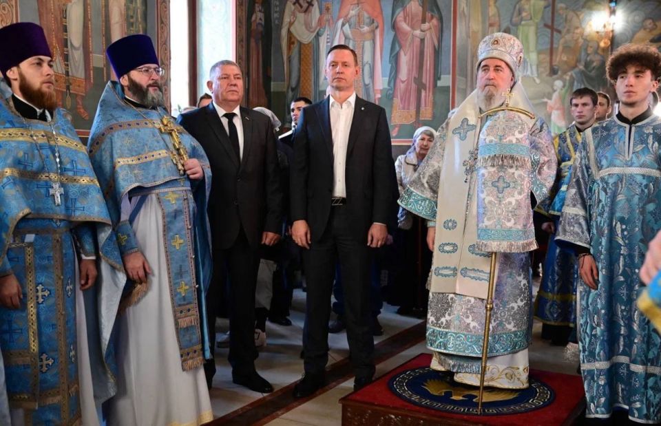 Празднование Дня народного единства в Новороссийске началось с молебна в честь Казанской иконы Божией Материи Празднование Дня народного единства в Новороссийске началось с молебна в честь Казанской иконы Божией Материи