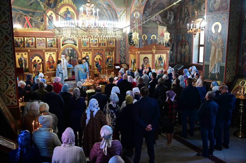 Андрей Кравченко: Сегодняшнее утро празднично вдвойне: вместе с Днем народного единства православные верующие отмечают День Казанской иконы Божией Матери, которая является одной из самых чтимых в Русской православной церкви Андрей Кравченко: Сегодняшнее утро празднично вдвойне: вместе с Днем народного единства православные верующие отмечают День Казанской иконы Божией Матери, которая является одной из самых чтимых в Русской православной церкви