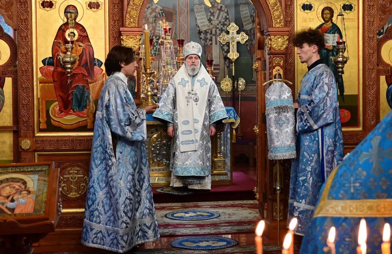 Празднование Дня народного единства в Новороссийске началось с молебна в честь Казанской иконы Божией Материи Празднование Дня народного единства в Новороссийске началось с молебна в честь Казанской иконы Божией Материи