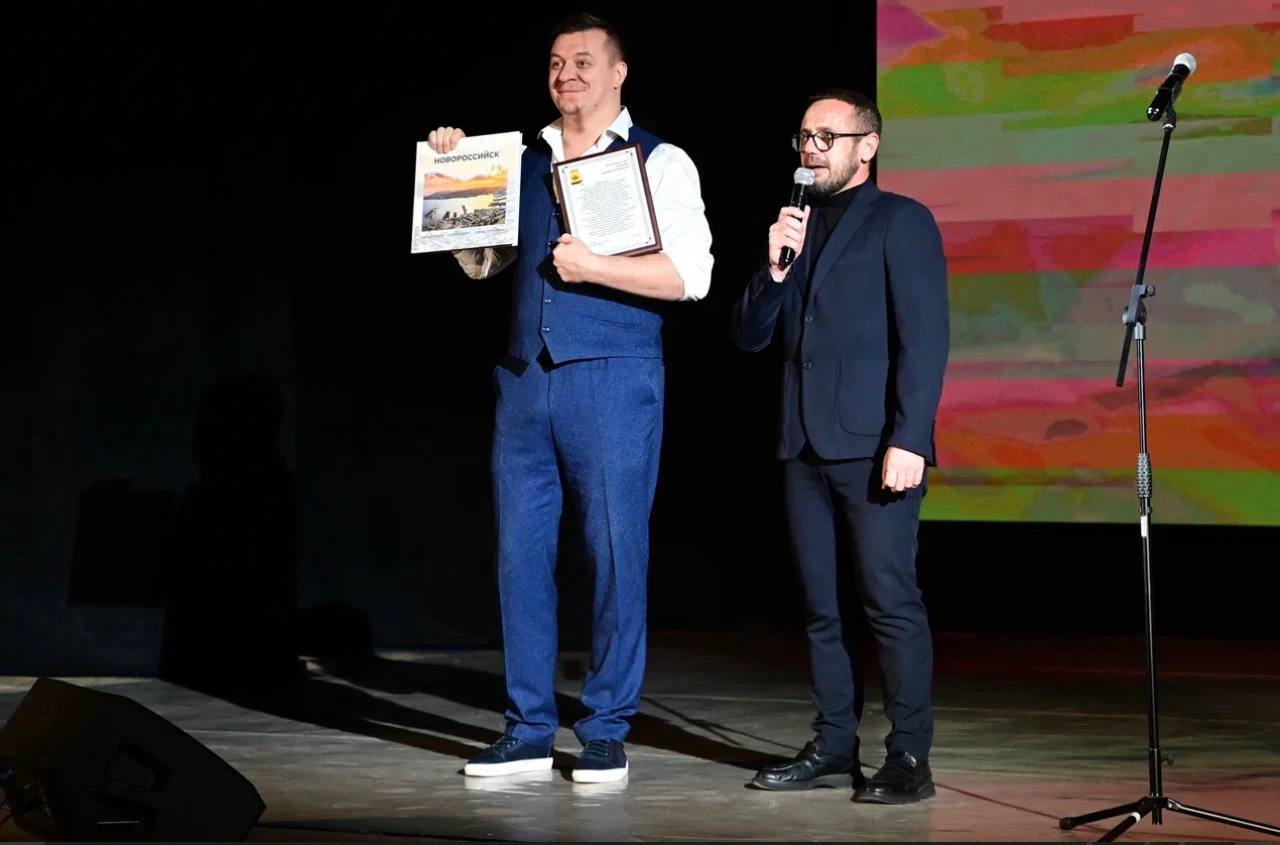 Красота слова и сила тишины между строк: в Новороссийске состоялся творческий вечер поэта Дмитрия Кравченко Красота слова и сила тишины между строк: в Новороссийске состоялся творческий вечер поэта Дмитрия Кравченко