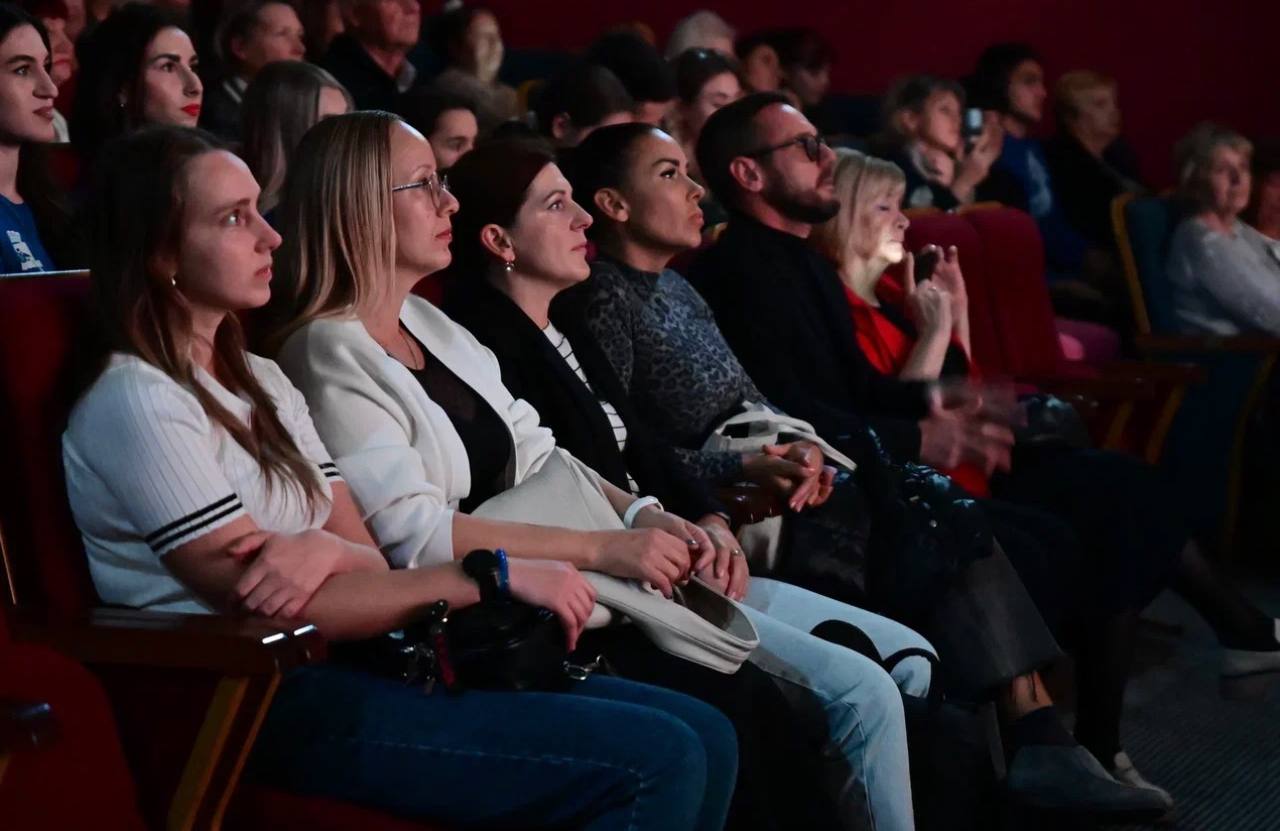 Красота слова и сила тишины между строк: в Новороссийске состоялся творческий вечер поэта Дмитрия Кравченко Красота слова и сила тишины между строк: в Новороссийске состоялся творческий вечер поэта Дмитрия Кравченко