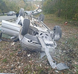 Смертельная авария в Сочи: водитель «Нивы» врезался в металлическое ограждение, автомобиль перевернулся