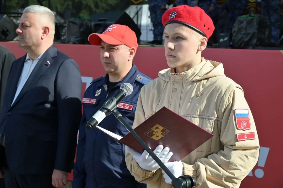 В День народного единства в ряды Юнармии приняли 150 сочинцев В День народного единства в ряды Юнармии приняли 150 сочинцев