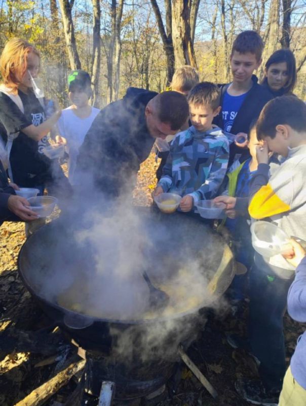 Воспитанники Центра казачьей молодежи «Ермак» совершили патриотический поход по живописным окрестностям Новороссийска Воспитанники Центра казачьей молодежи «Ермак» совершили патриотический поход по живописным окрестностям Новороссийска