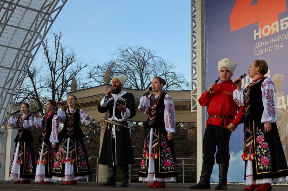 В АРМАВИРЕ ОТМЕТИЛИ ДЕНЬ НАРОДНОГО ЕДИНСТВА В АРМАВИРЕ ОТМЕТИЛИ ДЕНЬ НАРОДНОГО ЕДИНСТВА