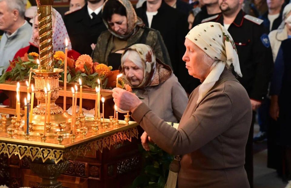 Празднование Дня народного единства в Новороссийске началось с молебна в честь Казанской иконы Божией Материи Празднование Дня народного единства в Новороссийске началось с молебна в честь Казанской иконы Божией Материи