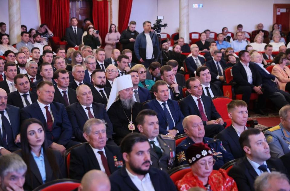 Вениамин Кондратьев: В единстве народов великой страны мы сохраним Краснодарский край и Россию для будущих поколений Вениамин Кондратьев: В единстве народов великой страны мы сохраним Краснодарский край и Россию для будущих поколений