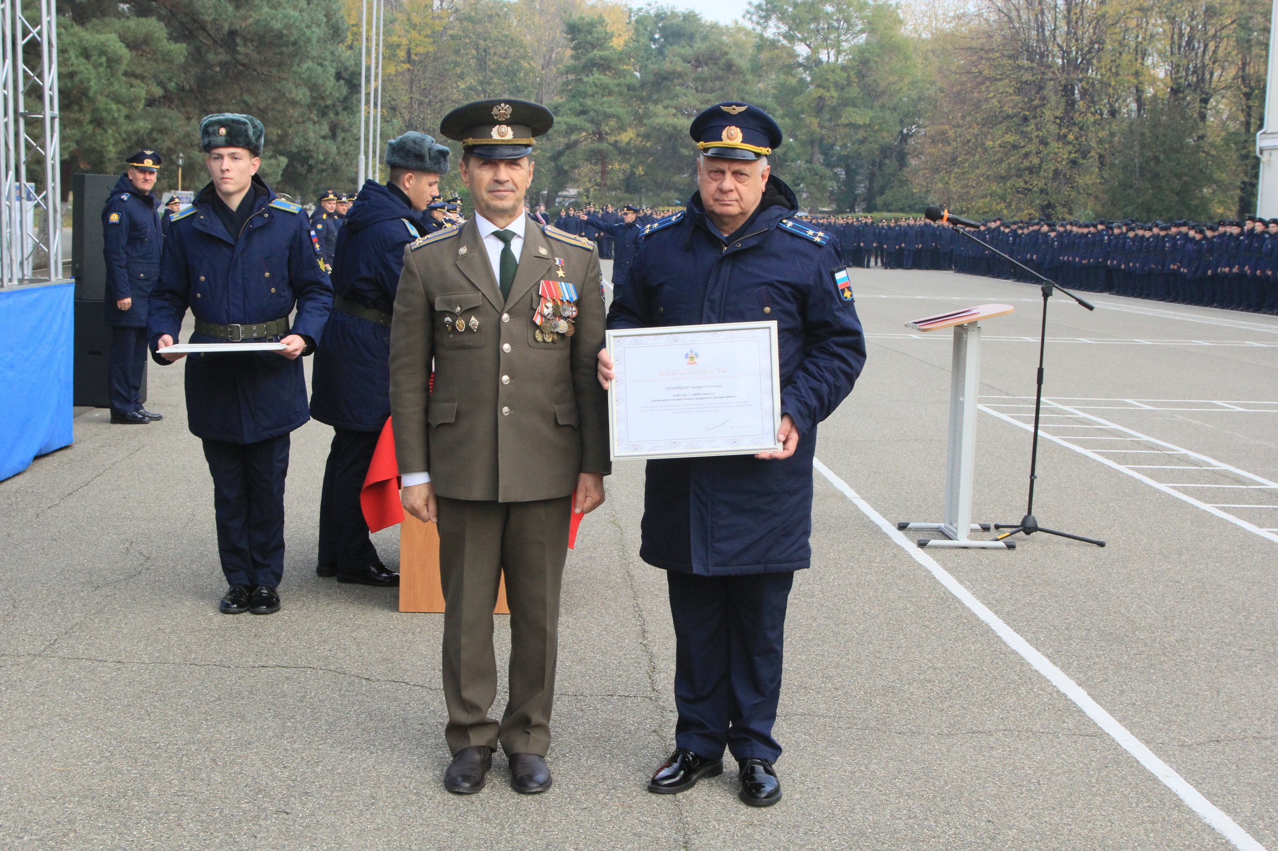Председатель комитета ЗСК по военным вопросам, Герой России Евгений Шендрик по поручению руководителя кубанского парламента Юрия Бурлачко принял участие в мероприятиях по случаю 87-летия Краснодарского высшего военного...