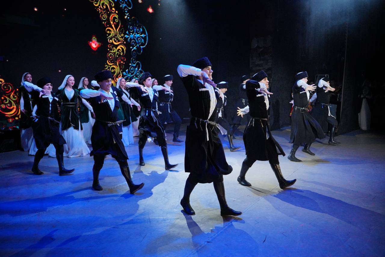 Фестиваль «Новороссияне» в 33-й раз объединил представителей всех национальных культур, проживающих в городе-герое Фестиваль «Новороссияне» в 33-й раз объединил представителей всех национальных культур, проживающих в городе-герое