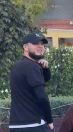 Полиция ищет мужчину, агрессивно пристававшего к девушкам в Краснодаре