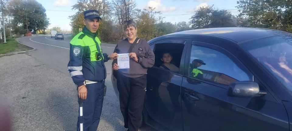 Сотрудники Госавтоинспекции Приморско-Ахтарского района провели акцию «Автокресло – детям!» Сотрудники Госавтоинспекции Приморско-Ахтарского района провели акцию «Автокресло – детям!»