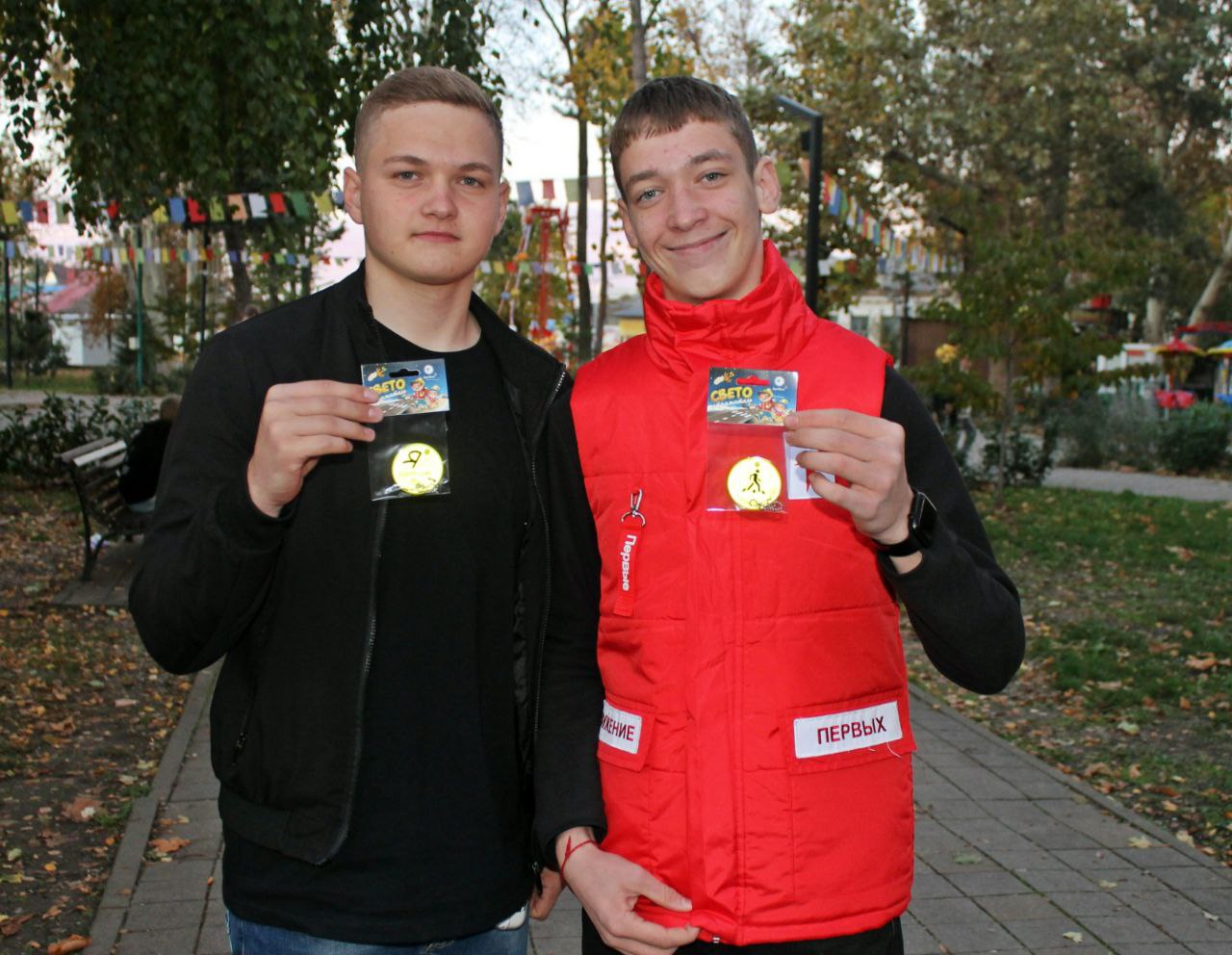 Сотрудники Госавтоинспекции Динского района совместно с активистами «Движения Первых» школы № 4 им. Г.К. Жукова провели акцию «Засветись в темноте» в центральном парке ст. Динской Сотрудники Госавтоинспекции Динского района совместно с активистами «Движения Первых» школы № 4 им. Г.К. Жукова провели акцию «Засветись в темноте» в центральном парке ст. Динской