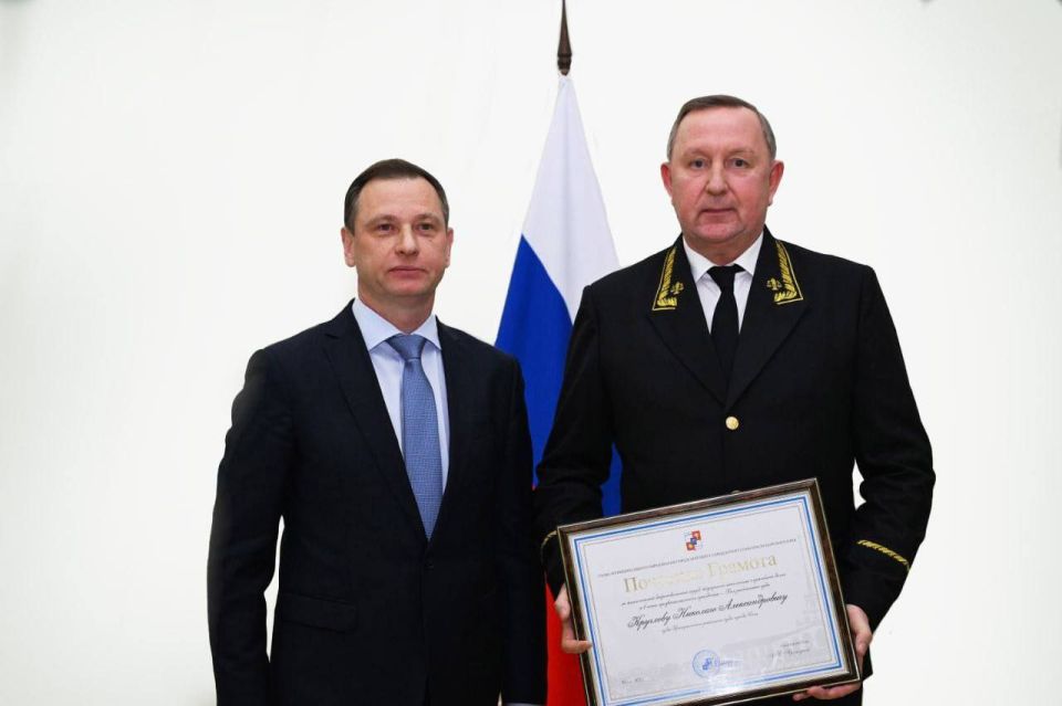 Глава Сочи Андрей Прошунин поздравил работников судебной системы курорта с профессиональным праздником Глава Сочи Андрей Прошунин поздравил работников судебной системы курорта с профессиональным праздником