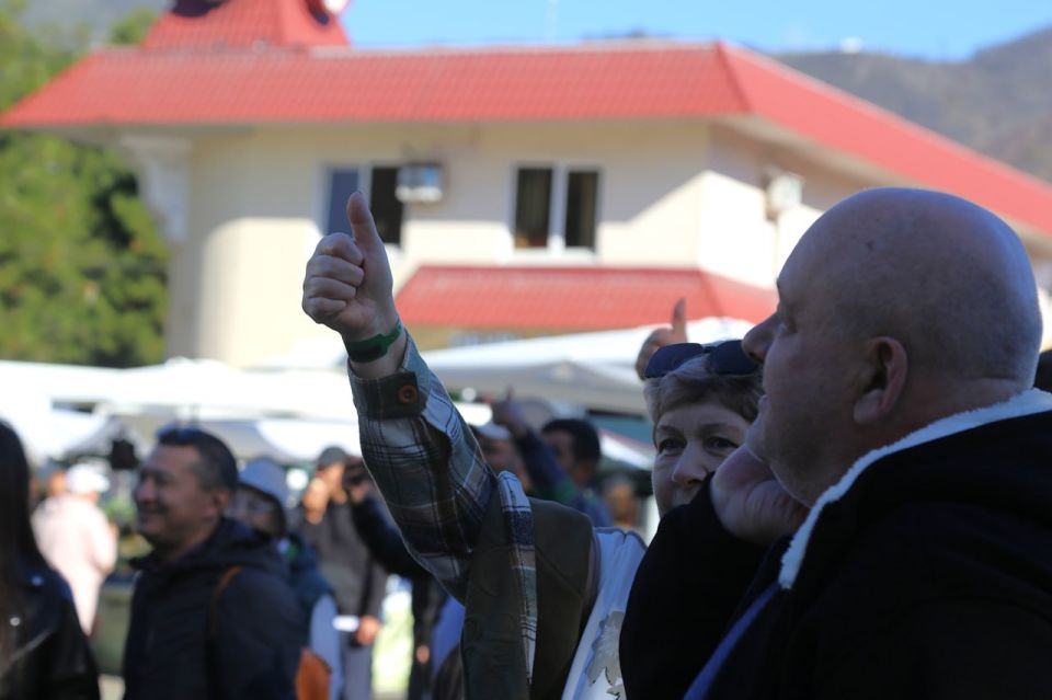 Посетители ярмарки выходного дня в Геленджике продегустировали колбасную продукцию Посетители ярмарки выходного дня в Геленджике продегустировали колбасную продукцию