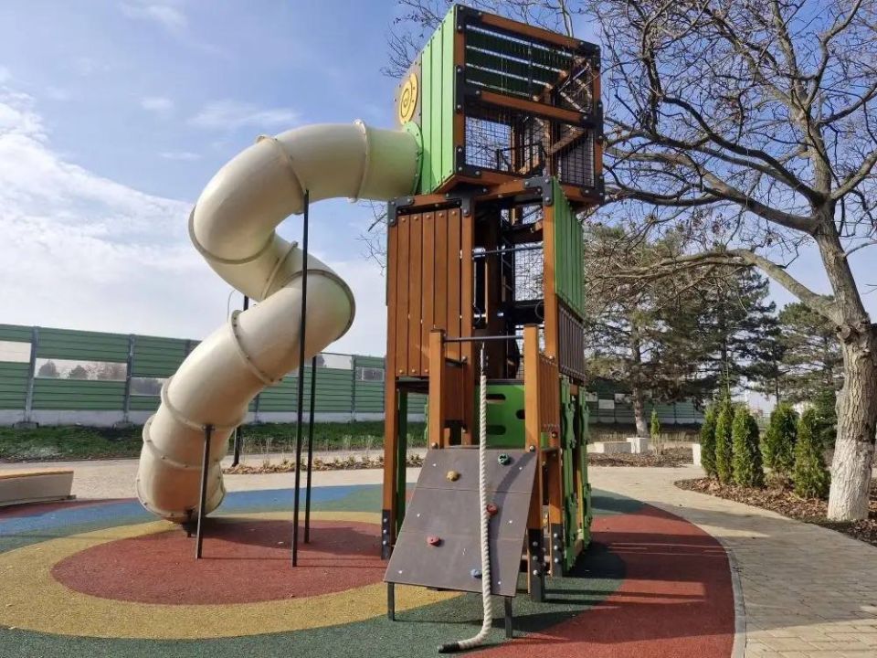 В станице Динской благоустроили зеленую зону В станице Динской благоустроили зеленую зону