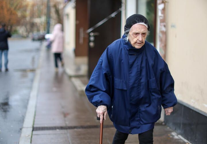 «Новогодний подарок» в виде 10 000 рублей: кому из пенсионеров переведут деньги заранее и с прибавкой