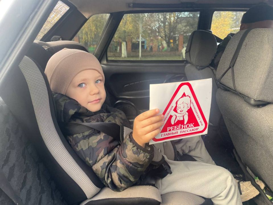 Сотрудники Госавтоинспекции Мостовского района провели акцию «Автокресло — детям!» Сотрудники Госавтоинспекции Мостовского района провели акцию «Автокресло — детям!»