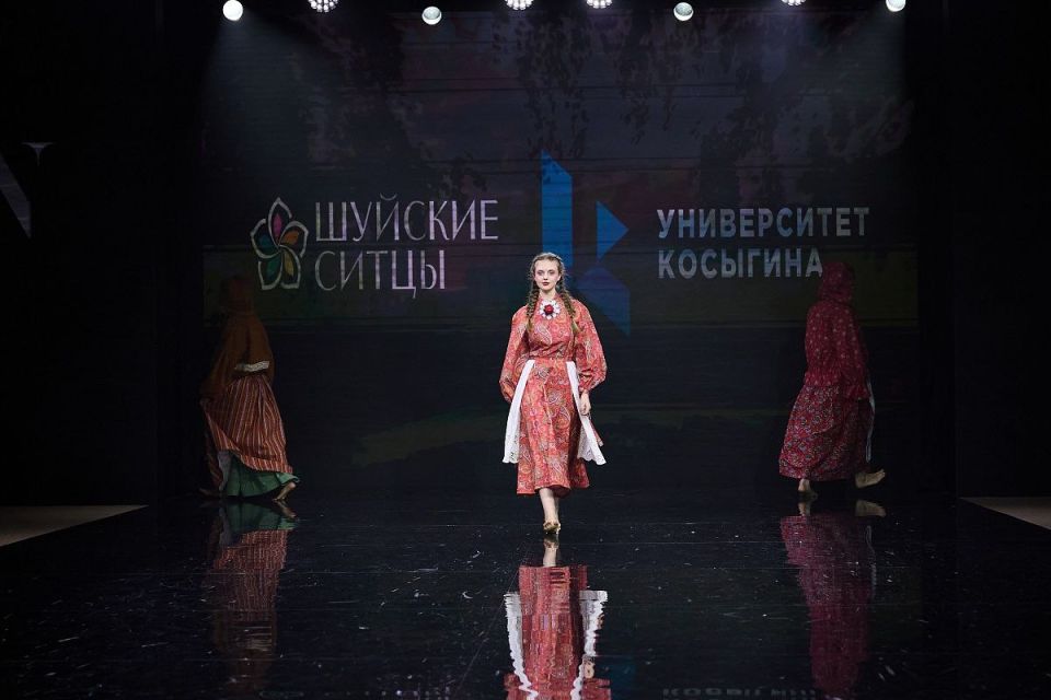 На Неделе моды в Сочи прошел специальный показ ко Дню народного единства На Неделе моды в Сочи прошел специальный показ ко Дню народного единства