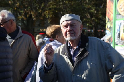 Посетители ярмарки выходного дня в Геленджике продегустировали колбасную продукцию