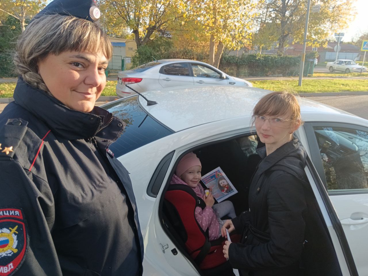 Сотрудники Госавтоинспекции совместно с представителями комиссии по делам несовершеннолетних и защите их прав, начальником ОДН УУП и ПДН организовали профилактический рейд по контролю за соблюдением правил перевозки детей... Сотрудники Госавтоинспекции совместно с представителями комиссии по делам несовершеннолетних и защите их прав, начальником ОДН УУП и ПДН организовали профилактический рейд по контролю за соблюдением правил перевозки детей...