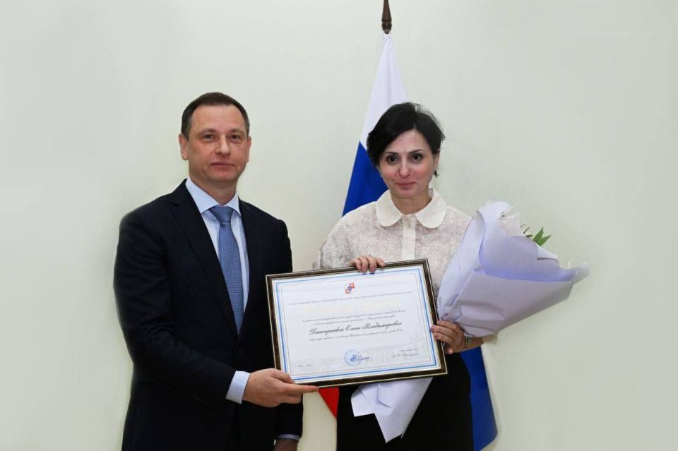 Глава Сочи Андрей Прошунин поздравил работников судебной системы курорта с профессиональным праздником Глава Сочи Андрей Прошунин поздравил работников судебной системы курорта с профессиональным праздником